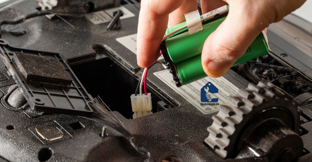 Thay pin robot hút bụi