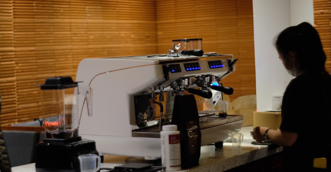 tiết kiệm điện máy pha cafe