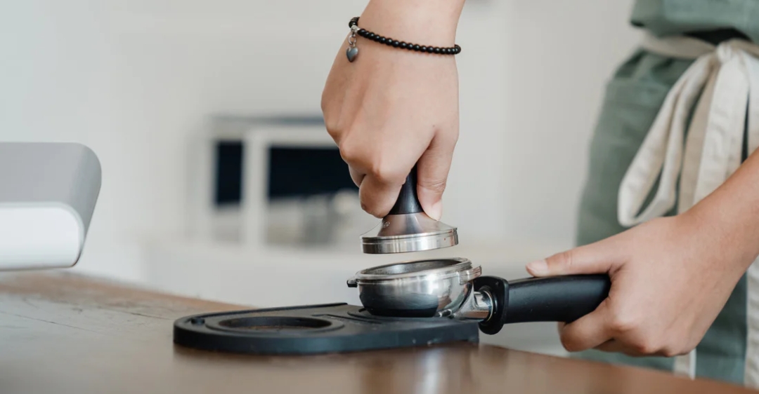 Cách sử dụng Tamper máy pha cà phê