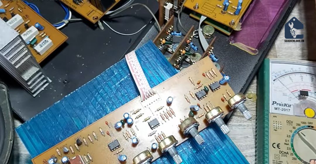 Các bước sửa amply bị sôi loa