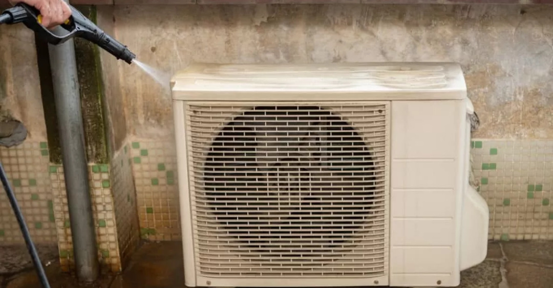 Lưu ý quan trọng khi xịt nước vệ sinh cục nóng