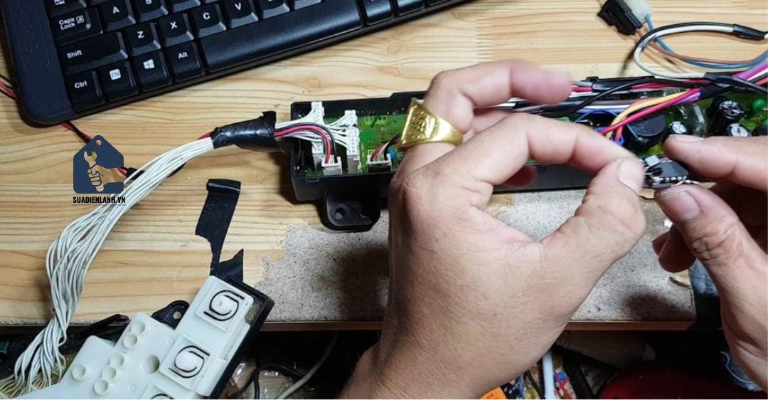 Board mạch bị lỗi gây ra lỗi F1 máy giặt Hitachi