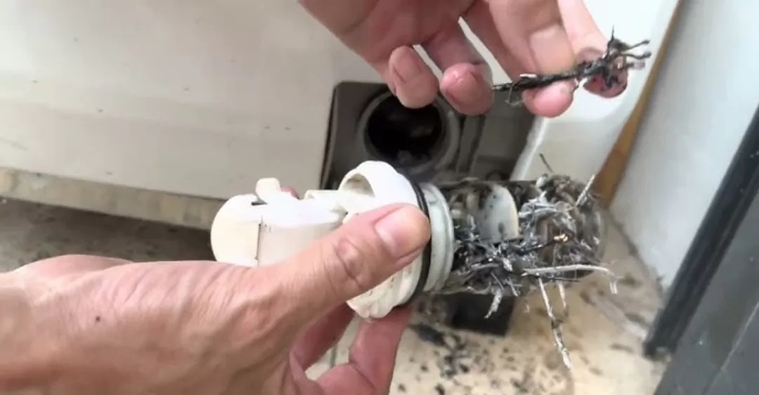 Kiểm tra và thay thế bơm xả